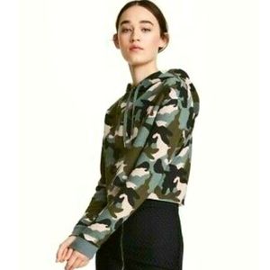 H&M NWOT LG Camo cropped hoodie sweatshirt